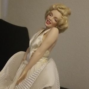 COPY - Marilyn Porcelain doll